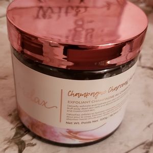 Manna Kadar Champagne Charcoal Scrub